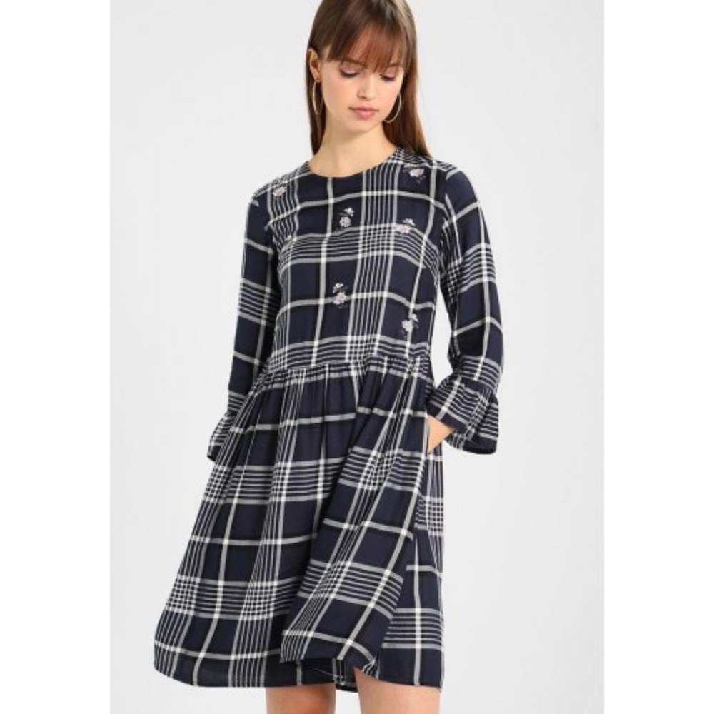 NWT Warehouse London Daisy Embroidered Check Dress